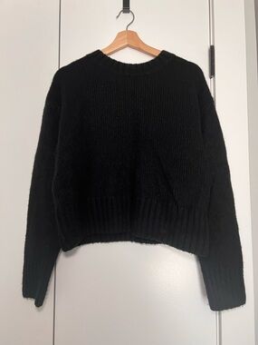 St. Agni Black Crewneck Knit Sweater
